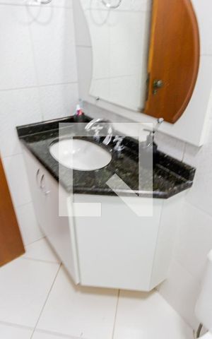 Casa à venda com 185m², 4 quartos e 4 vagas Casa à venda com 185m², 4 quartos e 4 vagasPia Banheiro da Suíte 2