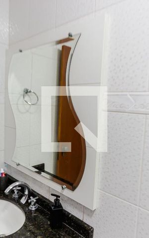 Casa à venda com 185m², 4 quartos e 4 vagas Casa à venda com 185m², 4 quartos e 4 vagasEspelho Banheiro da Suíte 2