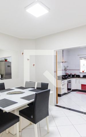Casa à venda com 185m², 4 quartos e 4 vagas Casa à venda com 185m², 4 quartos e 4 vagasSala de Jantar