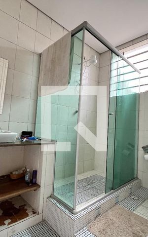 Casa à venda com 230m², 5 quartos e 1 vaga Casa à venda com 230m², 5 quartos e 1 vagaBanheiro