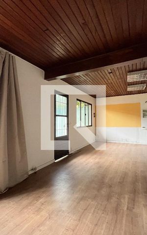 Casa à venda com 230m², 5 quartos e 1 vaga Casa à venda com 230m², 5 quartos e 1 vagaSuite Edícula