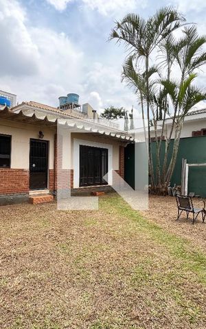 Casa à venda com 230m², 5 quartos e 1 vaga Casa à venda com 230m², 5 quartos e 1 vagaÁrea externa