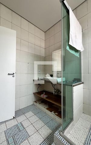 Casa à venda com 230m², 5 quartos e 1 vaga Casa à venda com 230m², 5 quartos e 1 vagaBanheiro
