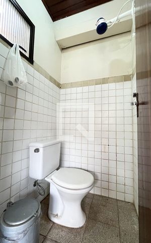 Casa à venda com 230m², 5 quartos e 1 vaga Casa à venda com 230m², 5 quartos e 1 vagaBanheiro Suite Edícula