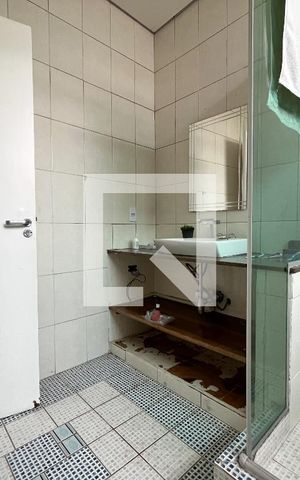 Casa à venda com 230m², 5 quartos e 1 vaga Casa à venda com 230m², 5 quartos e 1 vagaBanheiro