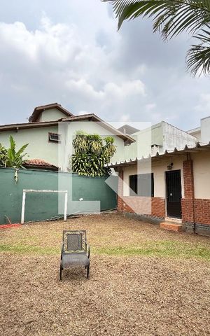 Casa à venda com 230m², 5 quartos e 1 vaga Casa à venda com 230m², 5 quartos e 1 vagaÁrea externa