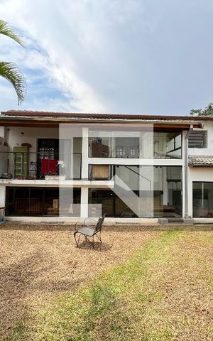 Casa à venda com 230m², 5 quartos e 1 vaga Casa à venda com 230m², 5 quartos e 1 vagaÁrea externa