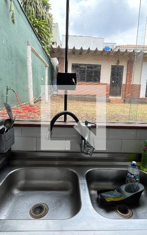Casa à venda com 230m², 5 quartos e 1 vaga Casa à venda com 230m², 5 quartos e 1 vagaCozinha