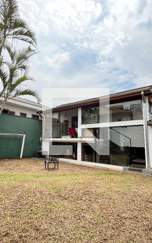 Casa à venda com 230m², 5 quartos e 1 vaga Casa à venda com 230m², 5 quartos e 1 vagaÁrea externa