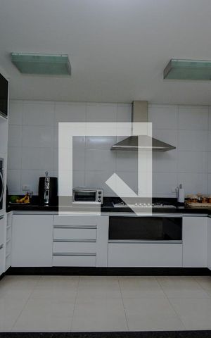 Casa à venda com 253m², 3 quartos e 5 vagasCozinha - Armários