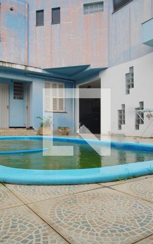 Casa à venda com 240m², 3 quartos e 2 vagasPátio - Piscina