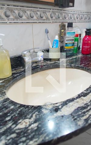 Casa à venda com 240m², 3 quartos e 2 vagasBanheiro da Suíte 2