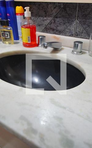 Casa à venda com 240m², 3 quartos e 2 vagasBanheiro da Suíte 1