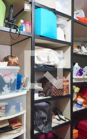 Casa à venda com 240m², 3 quartos e 2 vagasSuite 2 - Closet