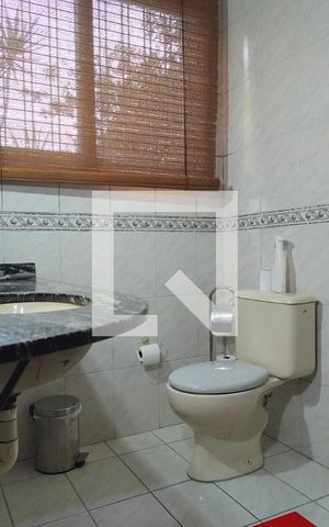 Casa à venda com 240m², 3 quartos e 2 vagasBanheiro da Suíte 2