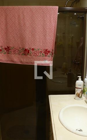 Apartamento à venda com 99m², 3 quartos e 2 vagasBox banheiro corredor