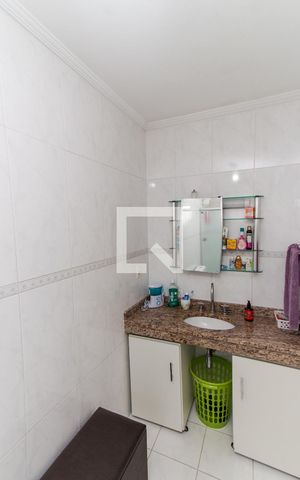 Casa à venda com 204m², 3 quartos e 4 vagasBanheiro da Suíte 1