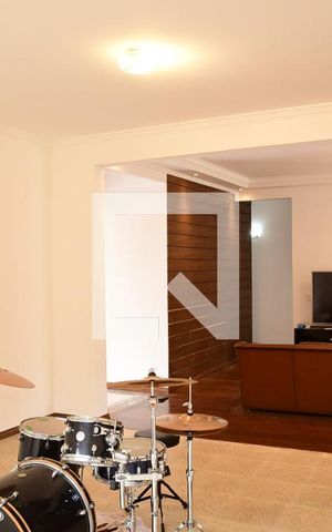 Casa para alugar com 260m², 4 quartos e 4 vagasSala