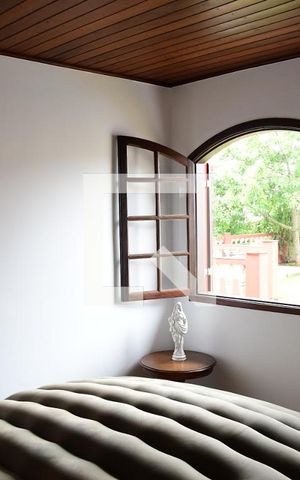 Casa para alugar com 260m², 4 quartos e 4 vagasSuíte externa