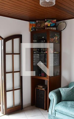 Casa para alugar com 260m², 4 quartos e 4 vagasSuíte externa