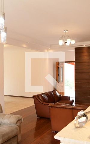 Casa para alugar com 260m², 4 quartos e 4 vagasSala