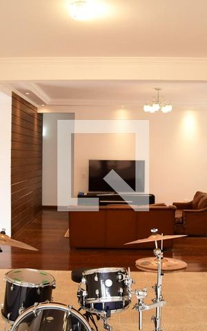 Casa para alugar com 260m², 4 quartos e 4 vagasSala