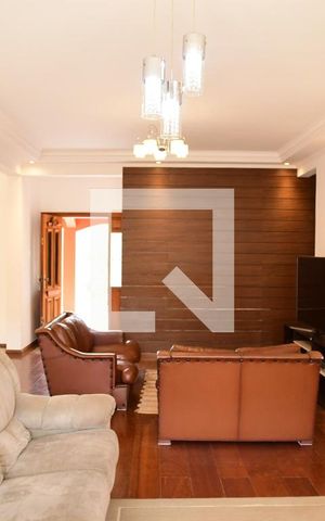 Casa para alugar com 260m², 4 quartos e 4 vagasSala