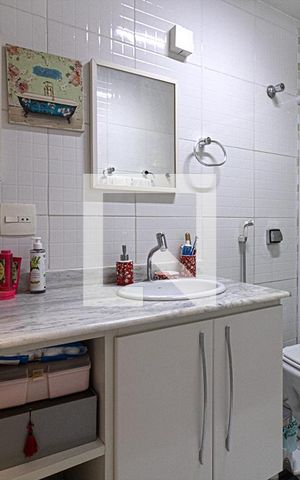 Apartamento à venda com 77m², 2 quartos e sem vaga Apartamento à venda com 77m², 2 quartos e sem vagaBanheiro social