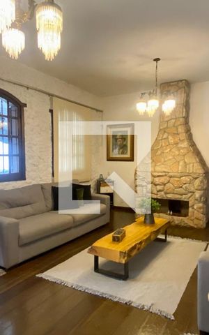 Casa para alugar com 500m², 7 quartos e 3 vagas Casa para alugar com 500m², 7 quartos e 3 vagasSala 1