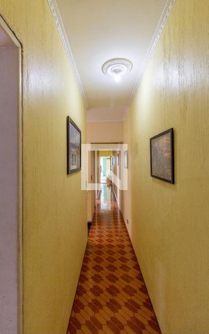 Casa à venda com 175m², 5 quartos e 2 vagas Casa à venda com 175m², 5 quartos e 2 vagasCorredor