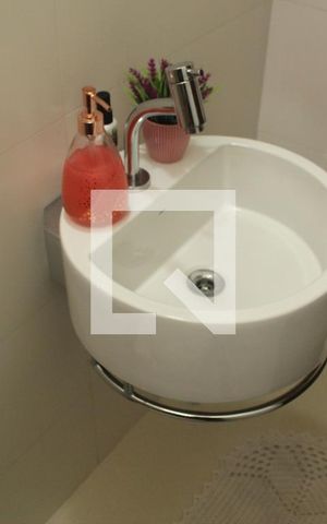 Casa à venda com 156m², 3 quartos e 2 vagasLavabo
