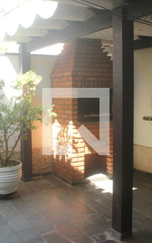 Casa à venda com 156m², 3 quartos e 2 vagasChurrasqueira
