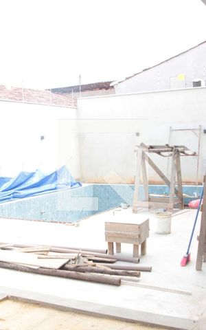 Casa à venda com 360m², 5 quartos e 4 vagasarea externa- piscina