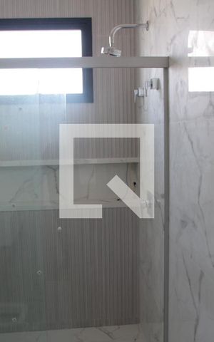 Casa à venda com 360m², 5 quartos e 4 vagasbanheiro da suite 03