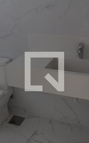 Casa à venda com 360m², 5 quartos e 4 vagasbanheiro da suite 02