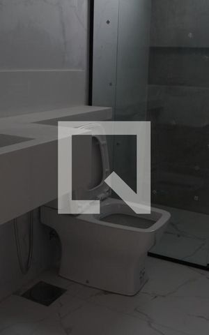 Casa à venda com 360m², 5 quartos e 4 vagasbanheiro da suite 01