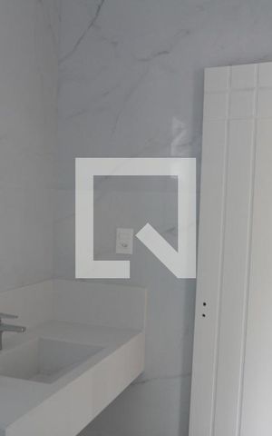 Casa à venda com 360m², 5 quartos e 4 vagasbanheiro da suite 02