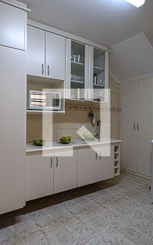 Casa para alugar com 220m², 3 quartos e 3 vagas Casa para alugar com 220m², 3 quartos e 3 vagasCozinha