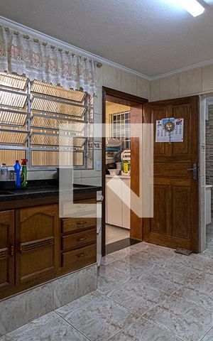 Casa para alugar com 220m², 3 quartos e 3 vagas Casa para alugar com 220m², 3 quartos e 3 vagasCozinha