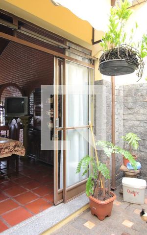 Casa à venda com 360m², 4 quartos e 2 vagasJardim de Inverno