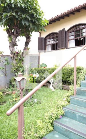 Casa à venda com 360m², 4 quartos e 2 vagasFachada