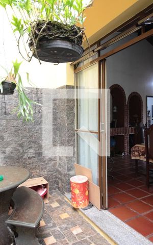 Casa à venda com 360m², 4 quartos e 2 vagasJardim de Inverno