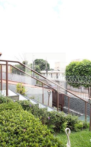 Casa à venda com 360m², 4 quartos e 2 vagasFachada