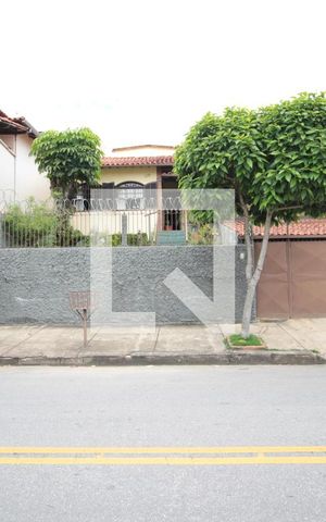 Casa à venda com 360m², 4 quartos e 2 vagasFachada