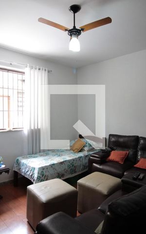Casa à venda com 360m², 4 quartos e 2 vagasSala de TV