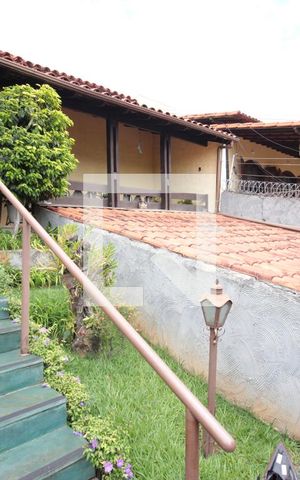 Casa à venda com 360m², 4 quartos e 2 vagasFachada