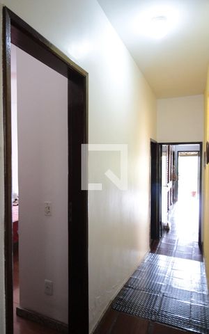 Casa à venda com 360m², 4 quartos e 2 vagasCorredor