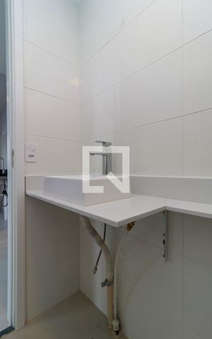Apartamento à venda com 34m², 2 quartos e sem vaga Apartamento à venda com 34m², 2 quartos e sem vagaBanheiro