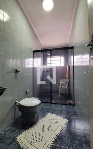 Casa à venda com 208m², 3 quartos e 3 vagas Casa à venda com 208m², 3 quartos e 3 vagasBanheiro