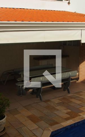 Casa à venda com 300m², 5 quartos e 4 vagasÁrea externa 